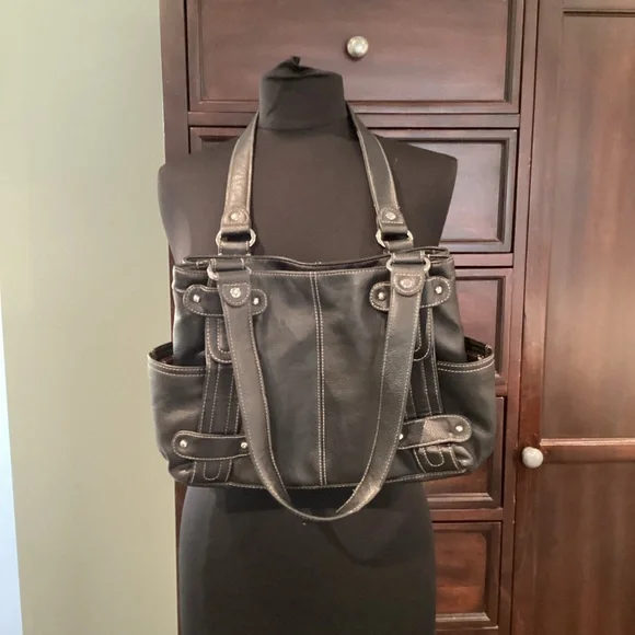 Tignanello Black Leather Women's Shoulder Bag - Picture 6 of 16